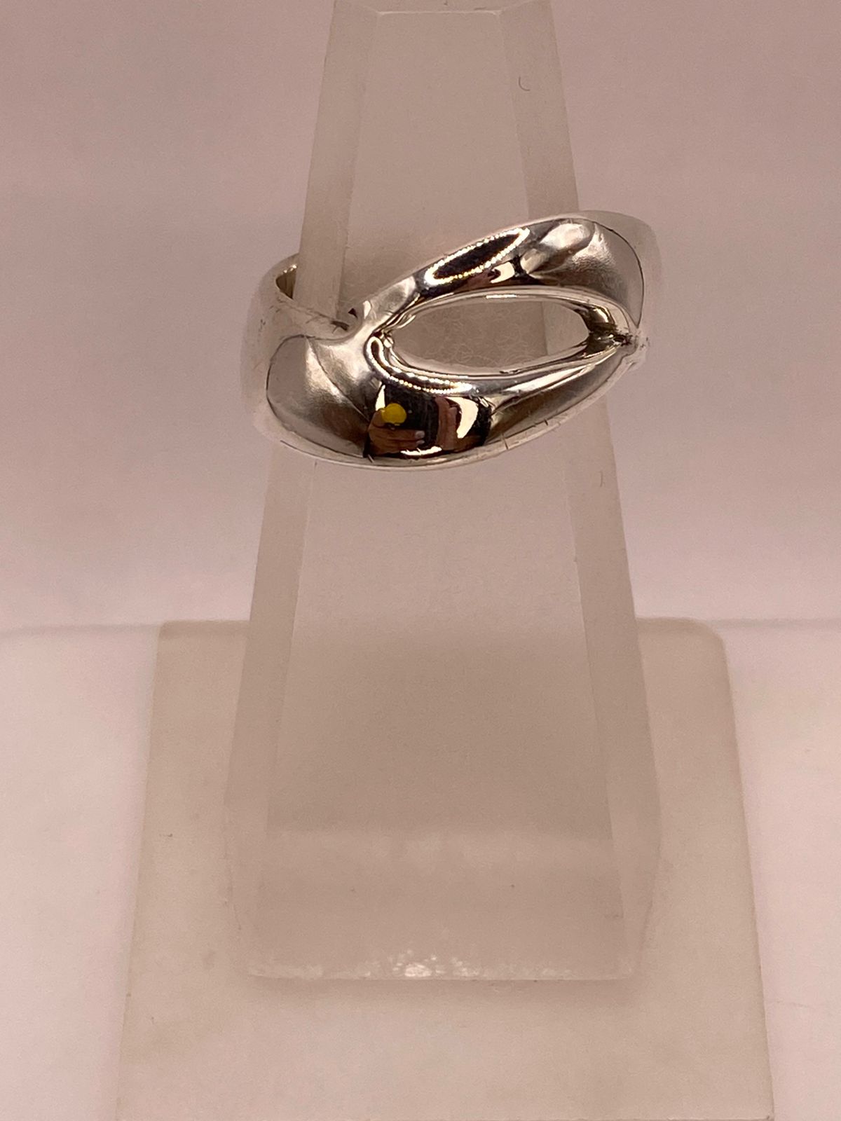 Anillo Artesanal en Plata con Diseño Orgánico y Curvo