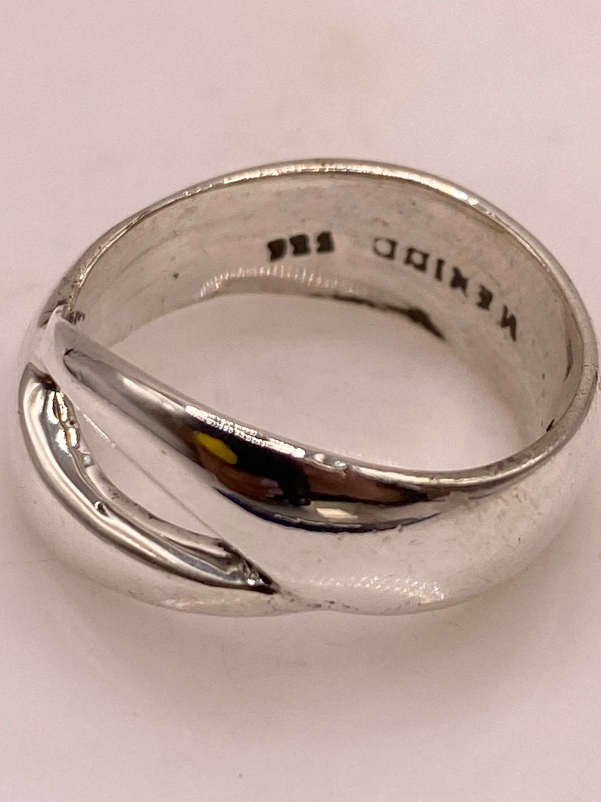 Anillo Artesanal en Plata con Diseño Orgánico y Curvo