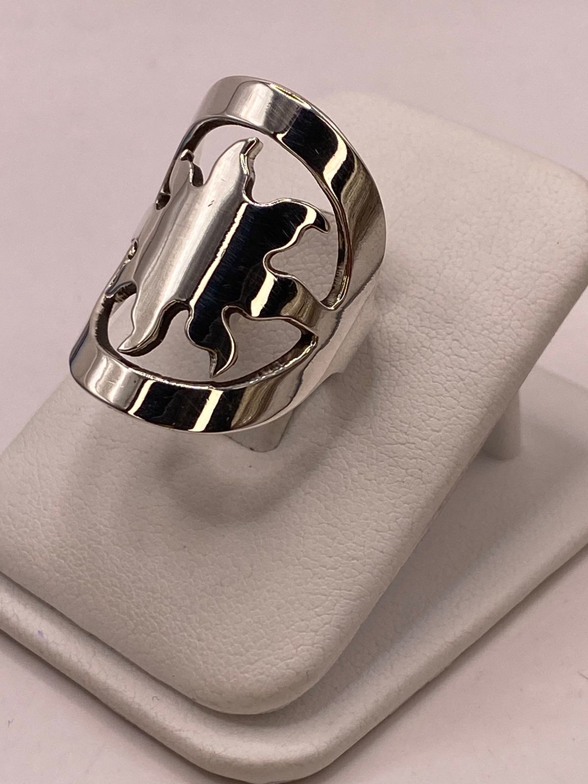 Anillo Artesanal en Plata con Diseño de Sol Calado