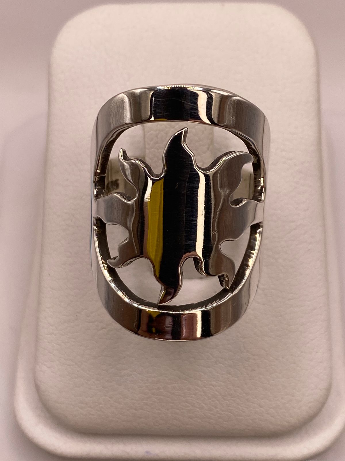 Anillo Artesanal en Plata con Diseño de Sol Calado