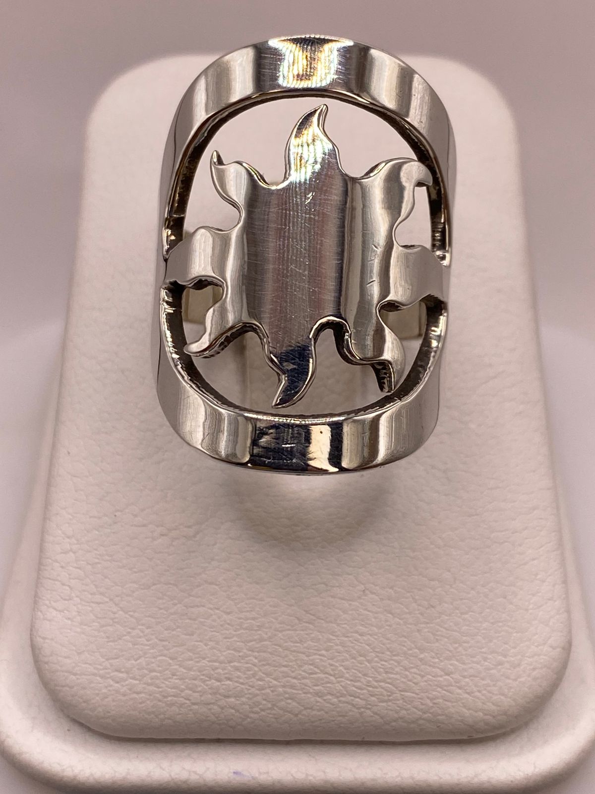 Anillo Artesanal en Plata con Diseño de Sol Calado