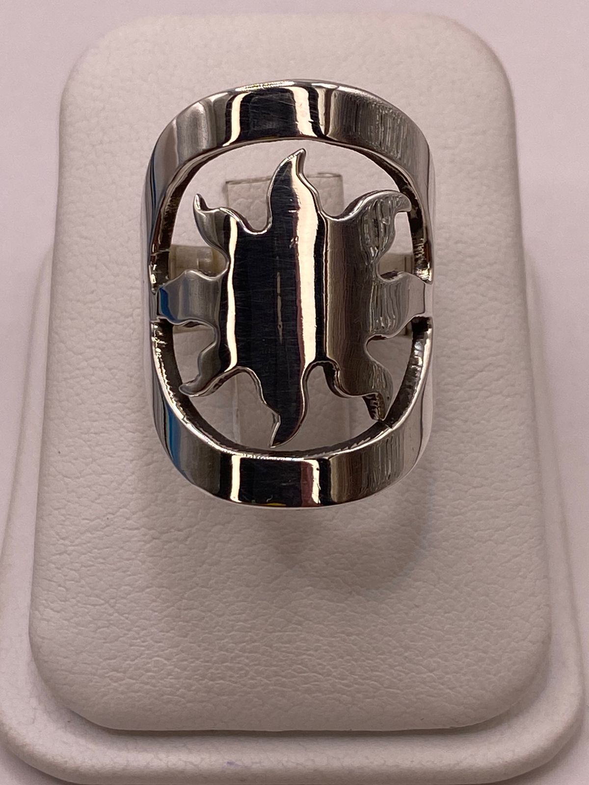 Anillo Artesanal en Plata con Diseño de Sol Calado