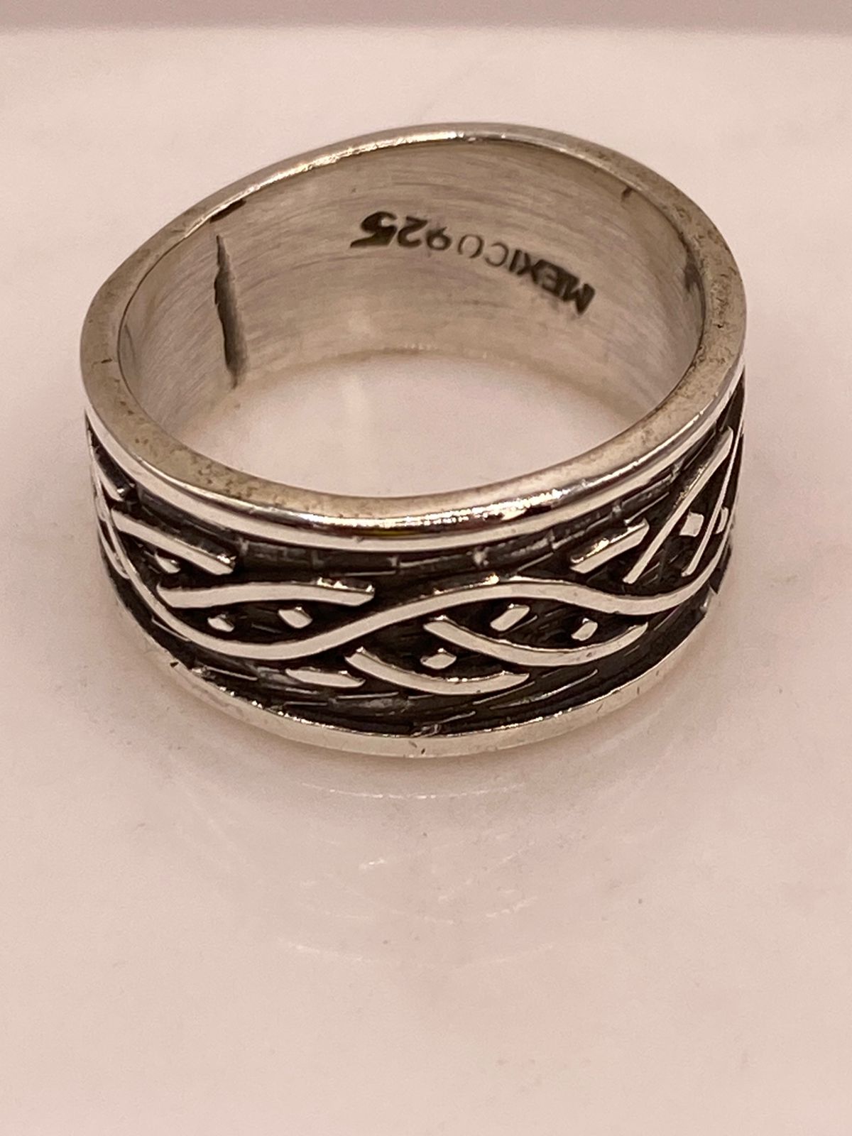 Anillo Artesanal en Plata con Diseño Trenzado Estilo Celta