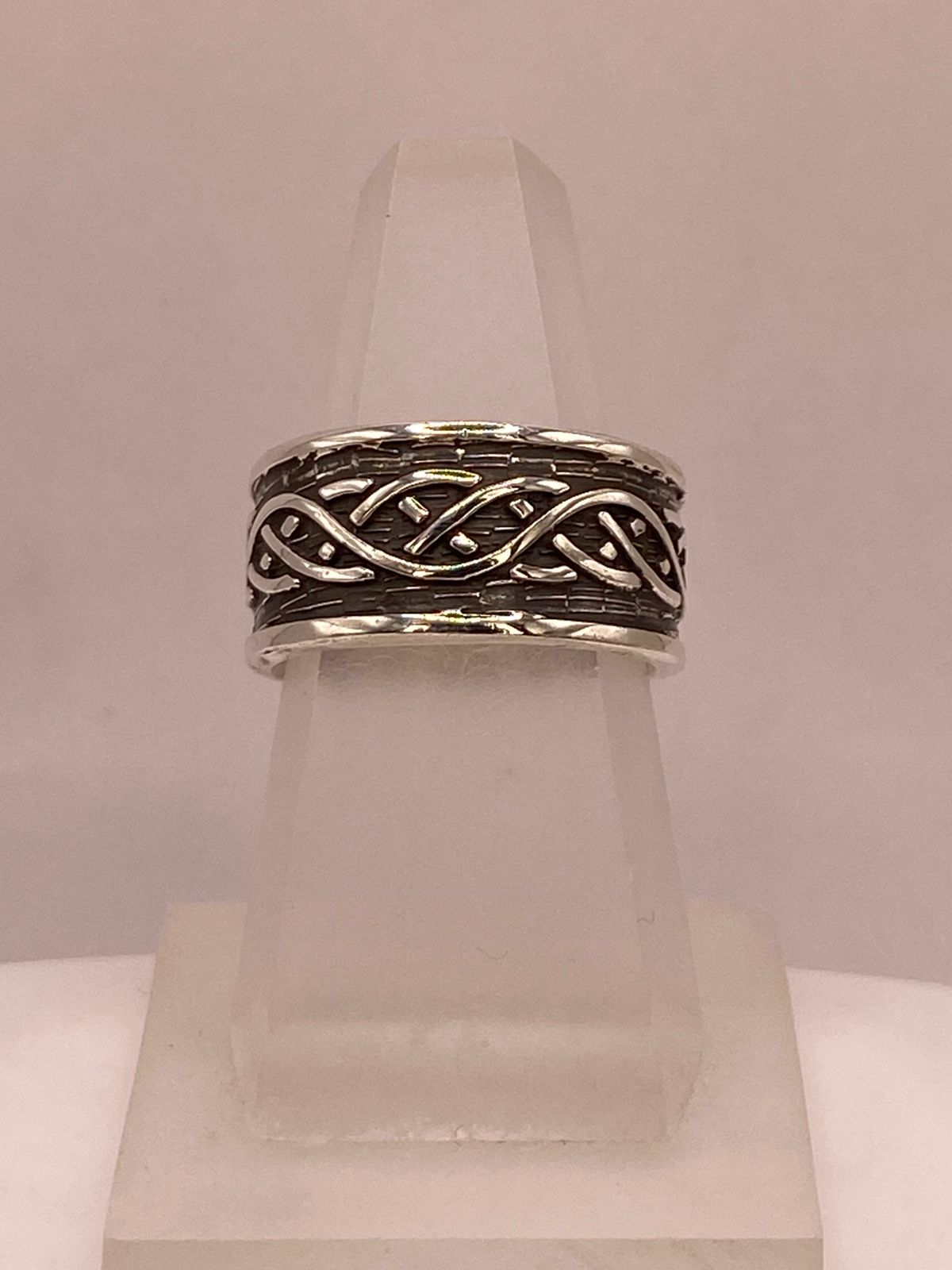 Anillo Artesanal en Plata con Diseño Trenzado Estilo Celta