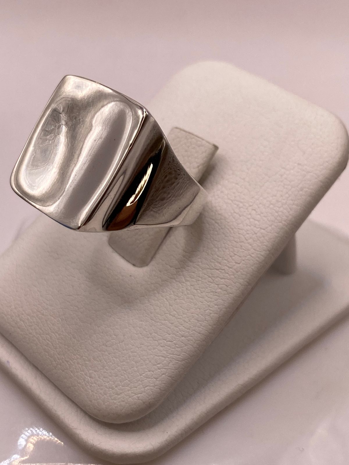 Anillo Artesanal en Plata Estilo Sello Cuadrado Pulido