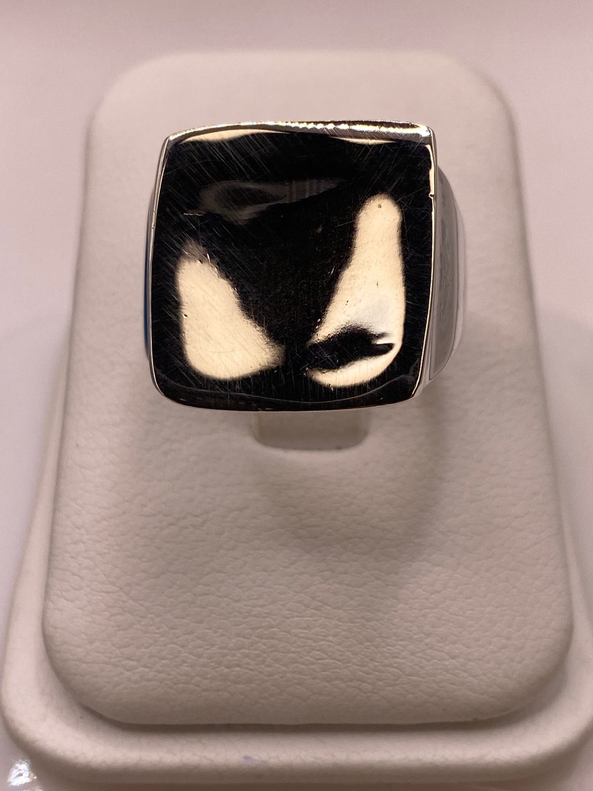 Anillo Artesanal en Plata Estilo Sello Cuadrado Pulido