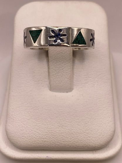 Anillo Artesanal en Plata con Flor y Triángulos de Piedra, sello de autenticidad Plata Ley .925