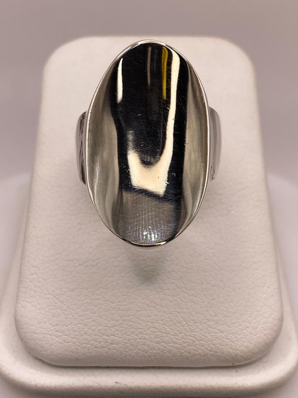 Anillo Artesanal en Plata con Frente Ovalado Liso