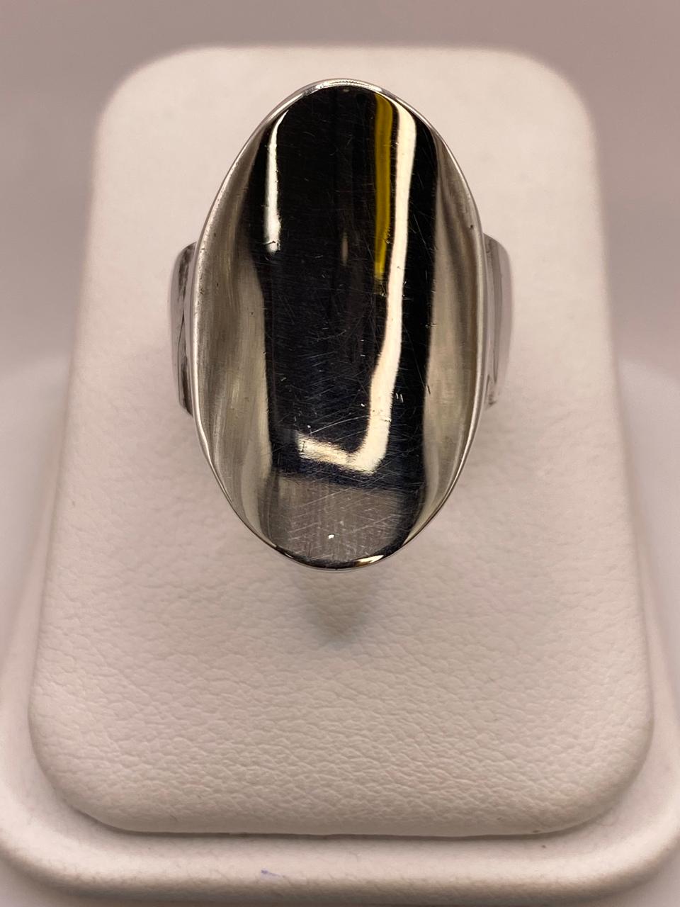 Anillo Artesanal en Plata con Frente Ovalado Liso