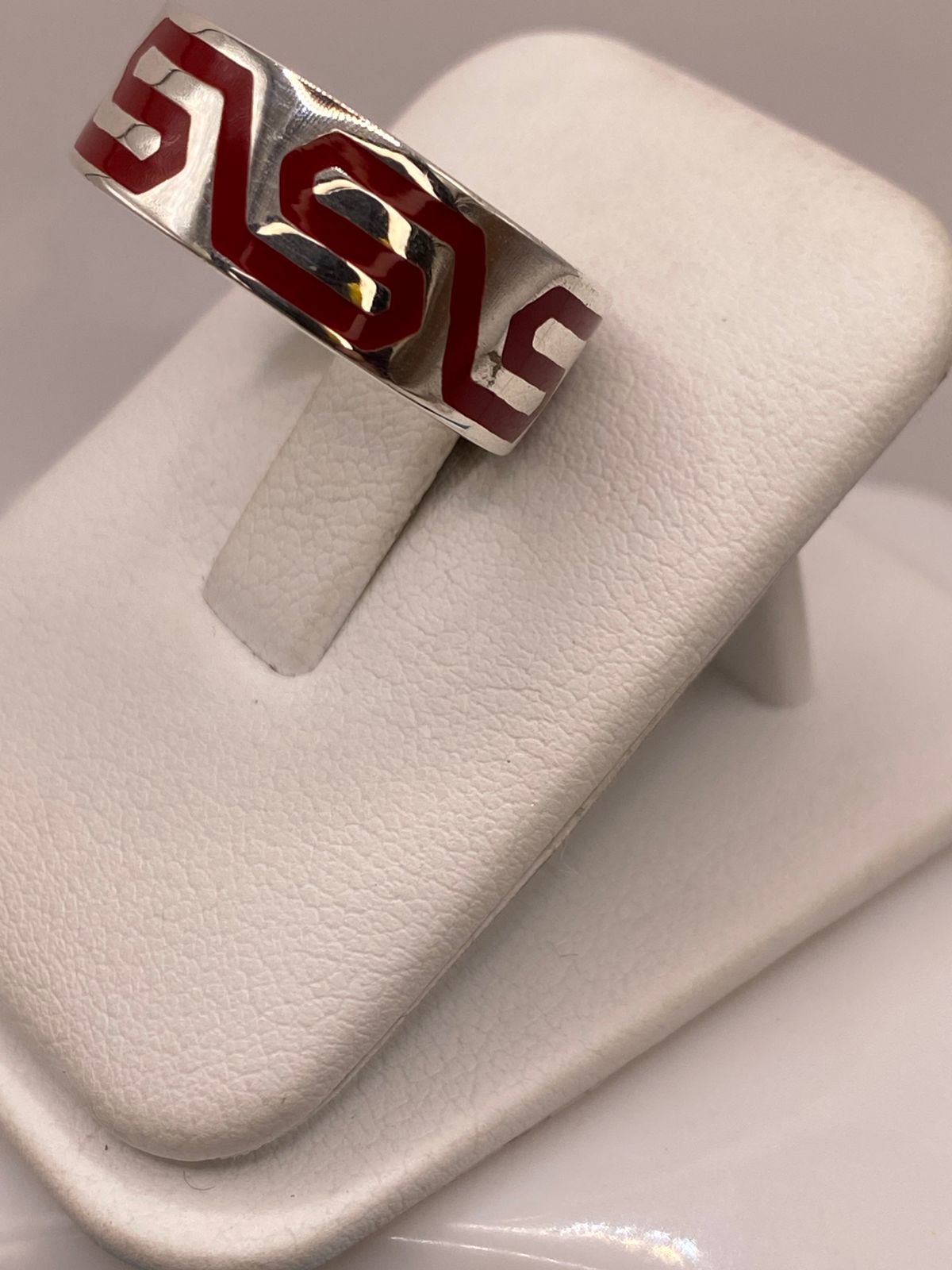 Anillo Artesanal en Plata con Greca Roja Esmaltada