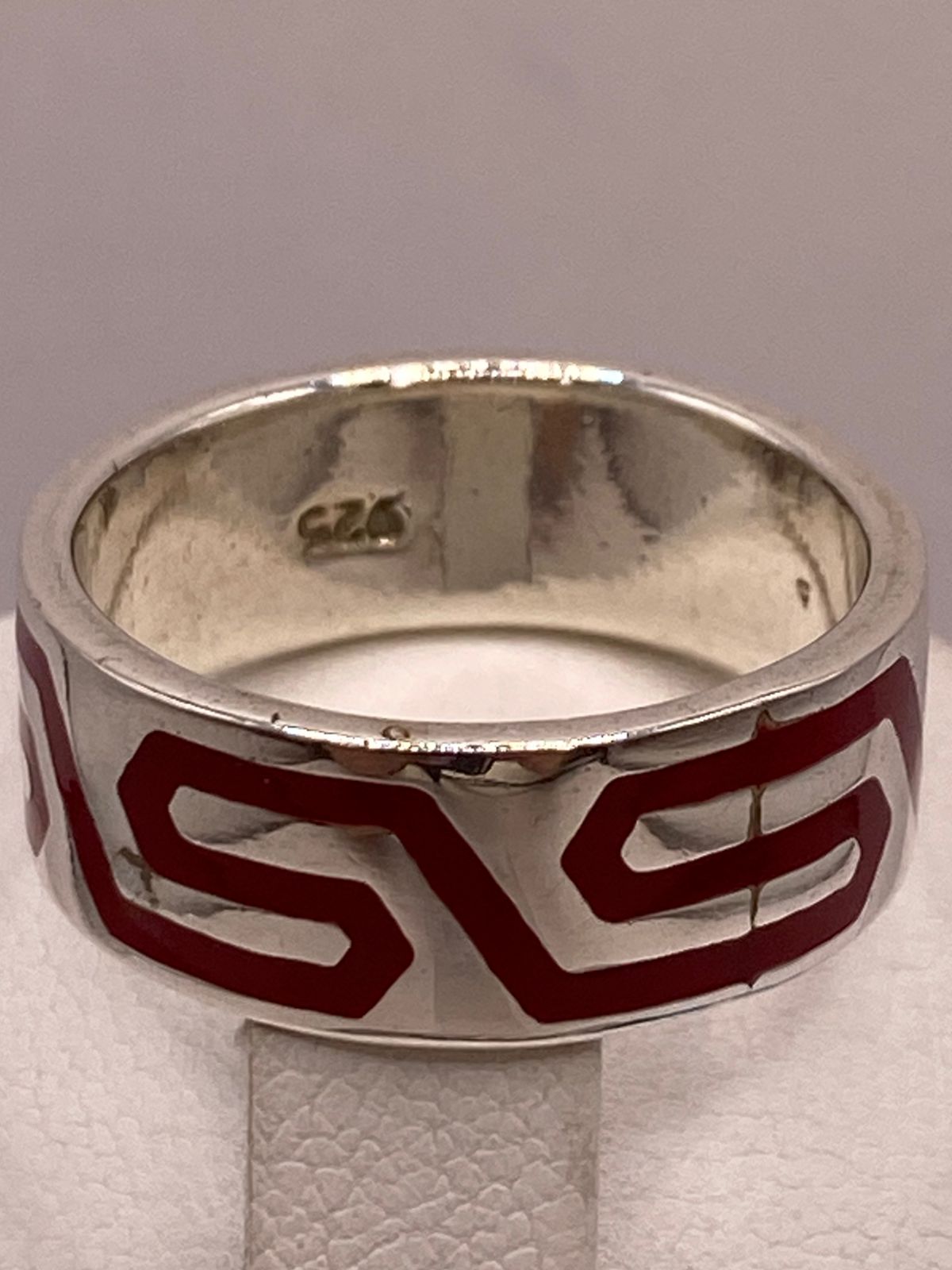 Anillo Artesanal en Plata con Greca Roja Esmaltada