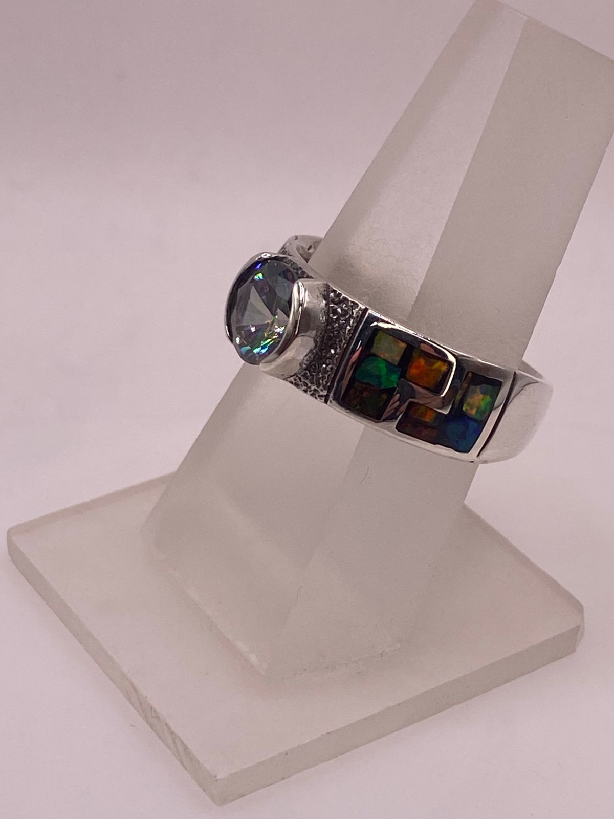 Anillo Artesanal de Plata Ley 950 con Ópalo de Fuego y Zirconia Mística Arcoíris