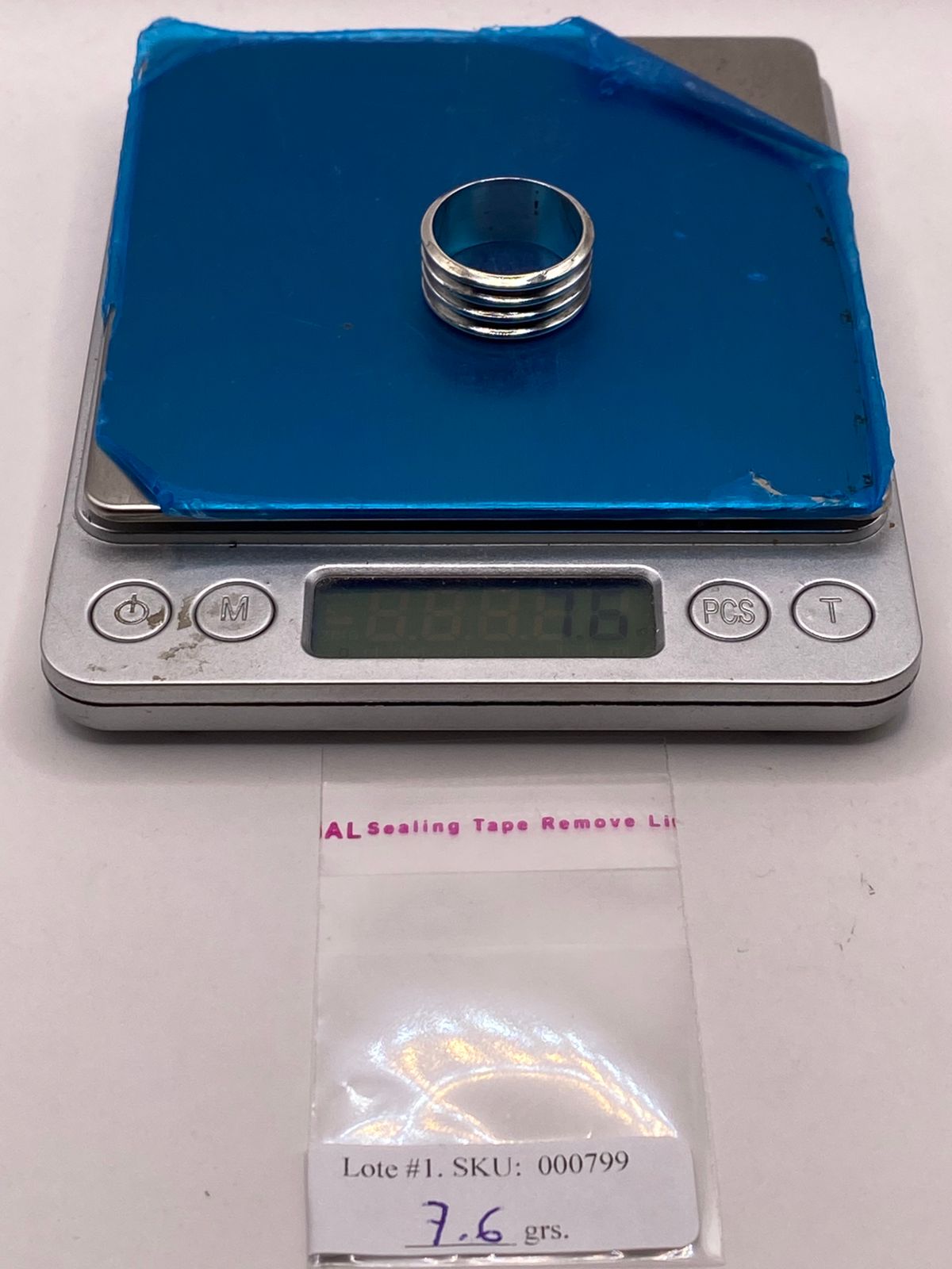 Anillo Artesanal en Plata con Líneas en Relieve