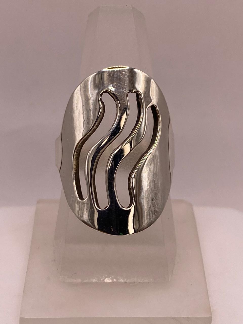 Anillo Artesanal en Plata con Ondas Caladas