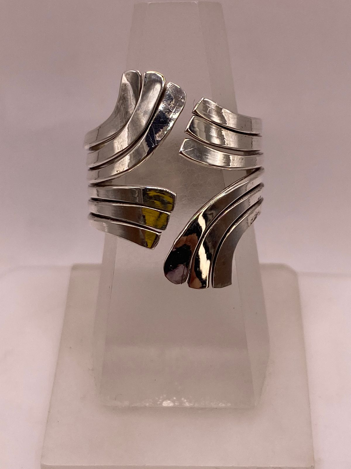 Anillo Artesanal en Plata con Ondas Entrecruzadas