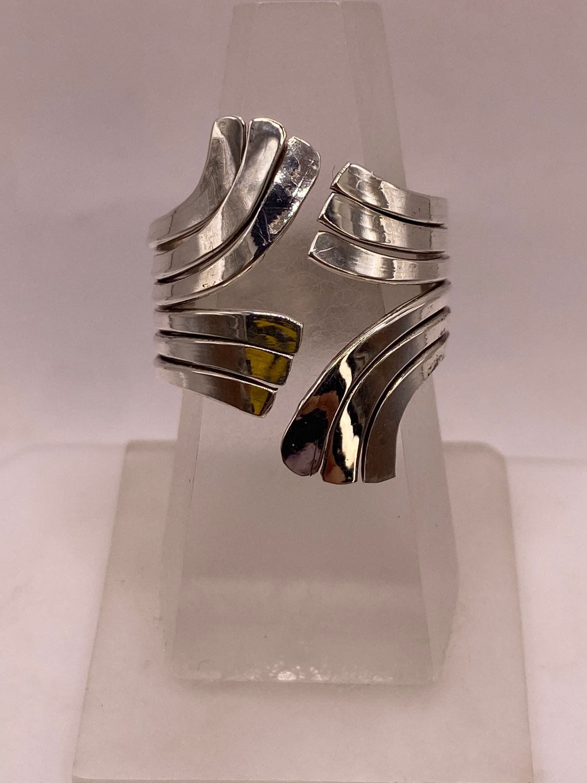 Anillo Artesanal en Plata con Ondas Entrecruzadas