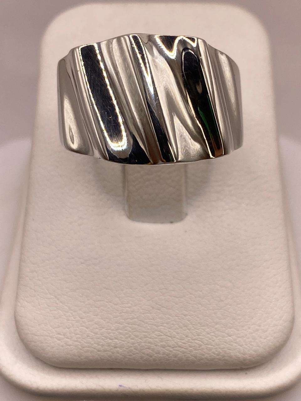 Anillo Artesanal en Plata con Ondas Verticales Pulidas