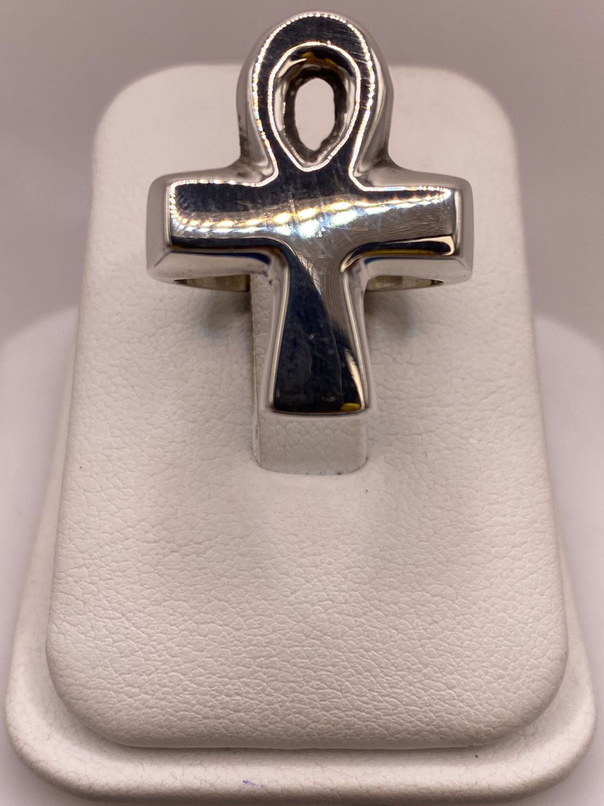 Anillo Artesanal en Plata con Símbolo Ankh Egipcio