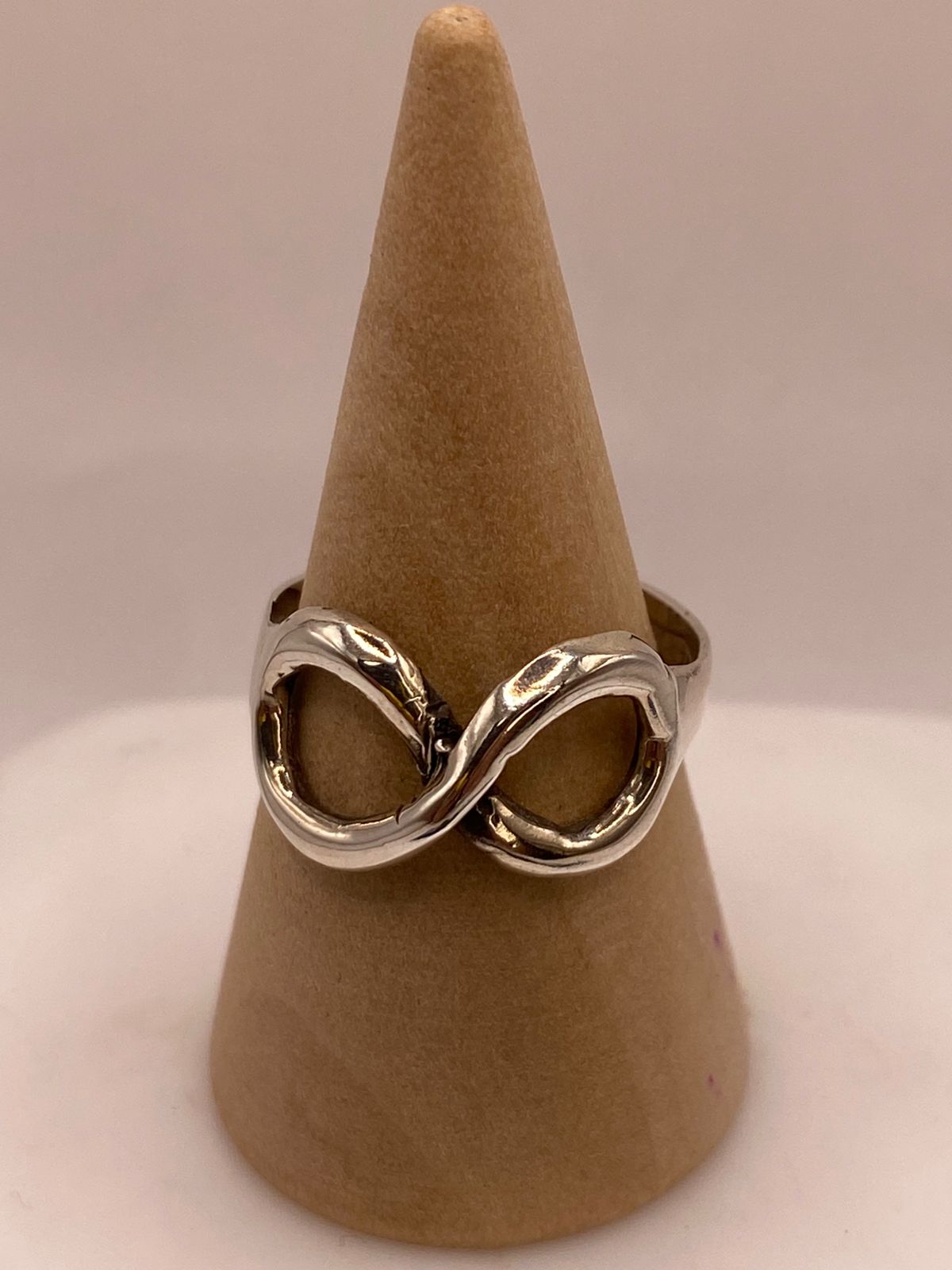 Anillo Artesanal en Plata con Símbolo del Infinito