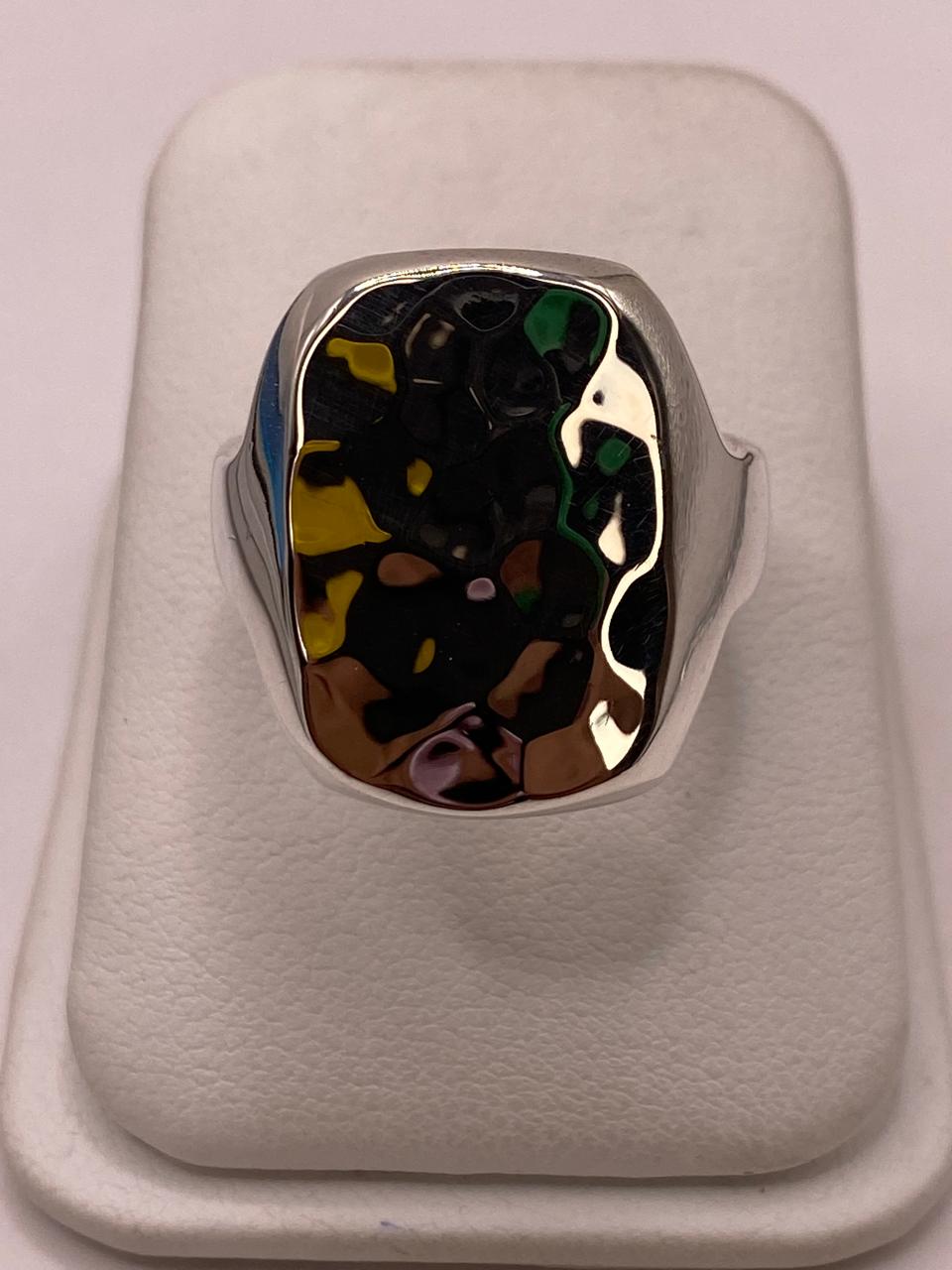 Anillo Artesanal en Plata con Textura Martillada Pulida