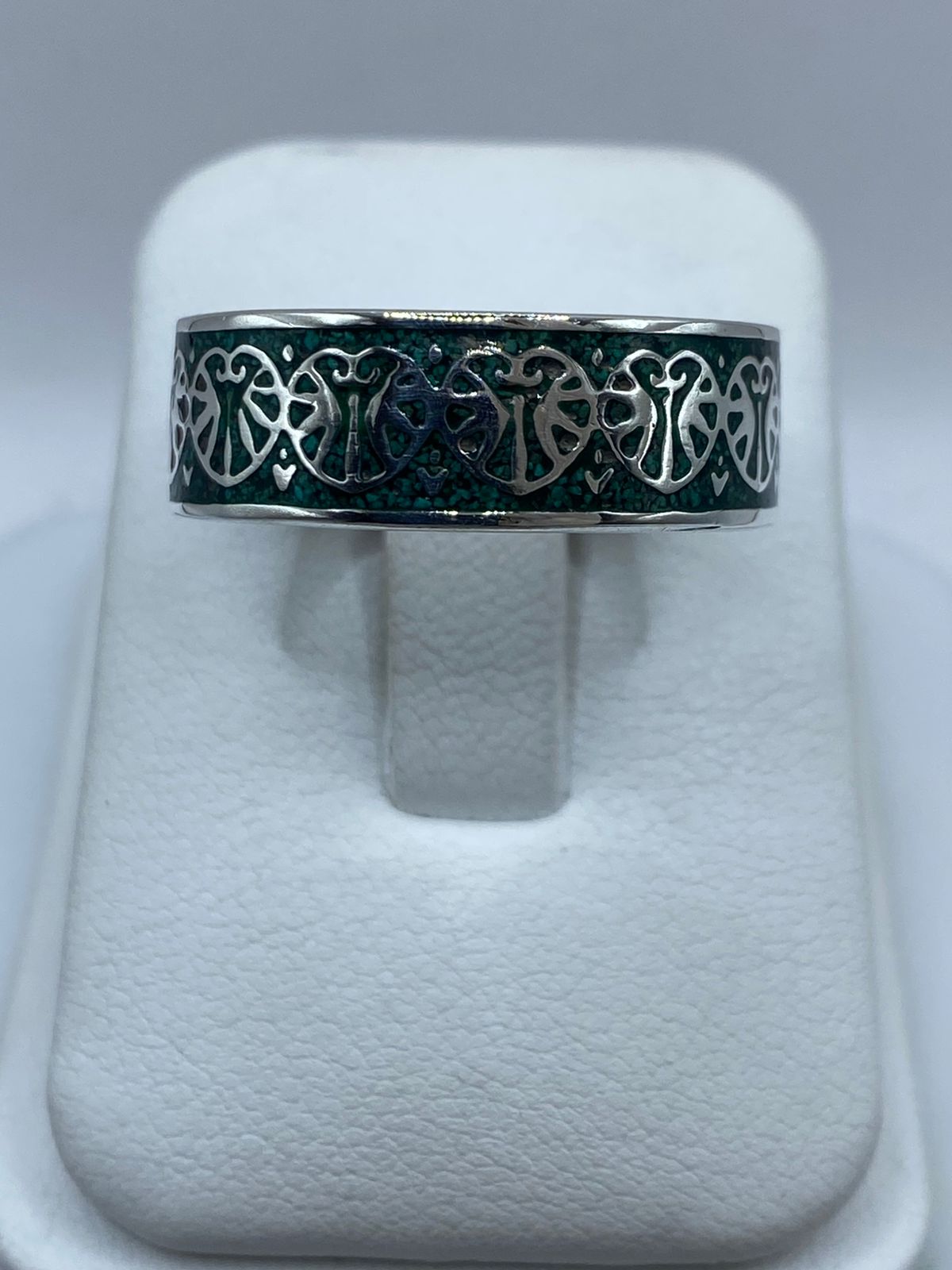 Anillo Artesanal de Plata .925 con Malaquita y Diseño Calado Orgánico