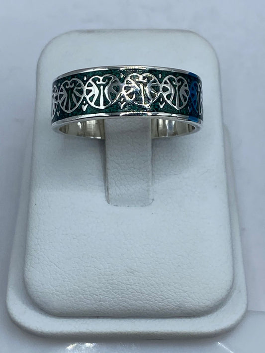 Anillo Artesanal de Plata .925 con Malaquita y Diseño Calado Orgánico