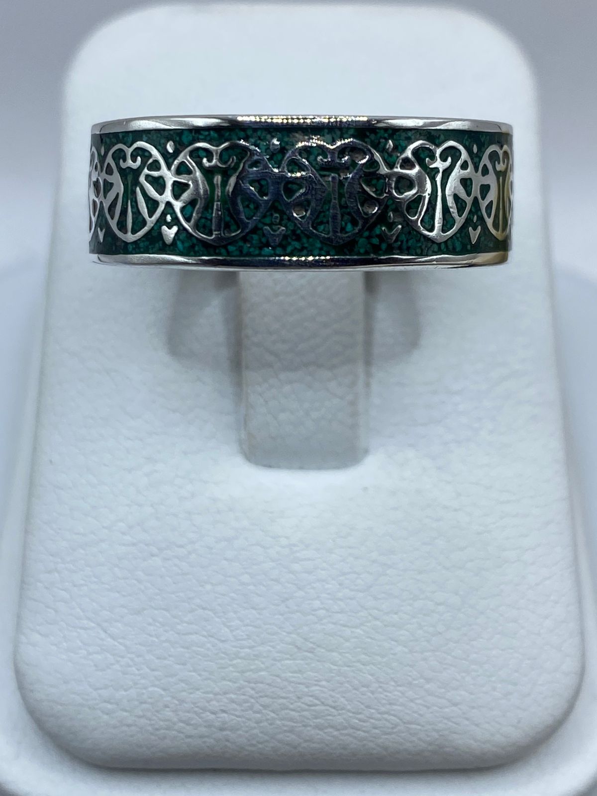 Anillo Artesanal de Plata .925 con Malaquita y Diseño Calado Orgánico