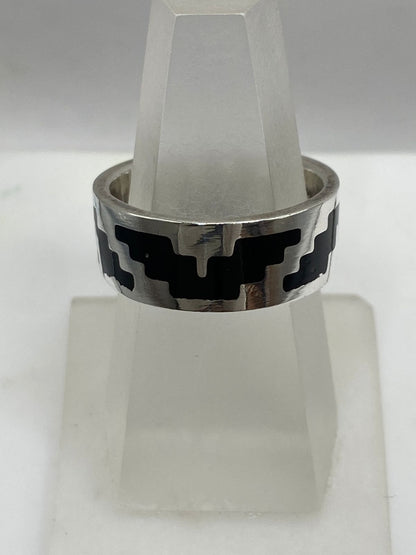 Anillo Artesanal de Plata .925 con Ónix y Diseño Prehispánico