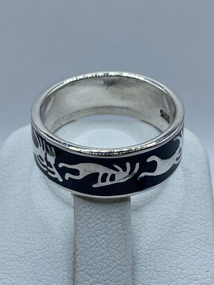 Anillo Artesanal de Plata .925 con Ónix Negro – Diseño Tribal Contemporáneo, vista lateral