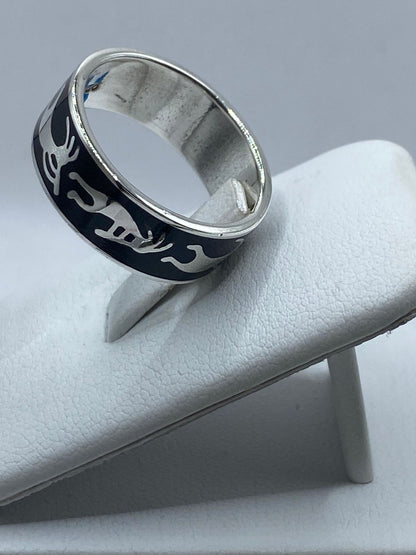 Anillo Artesanal de Plata .925 con Ónix Negro – Diseño Tribal Contemporáneo, vista frontal