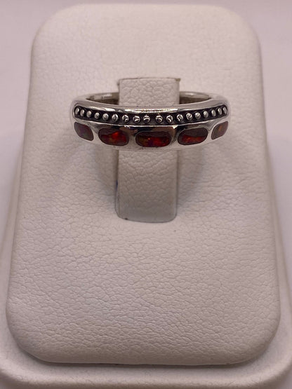Anillo Artesanal de Plata 950 con Ópalo de Fuego en báscula mostrando peso