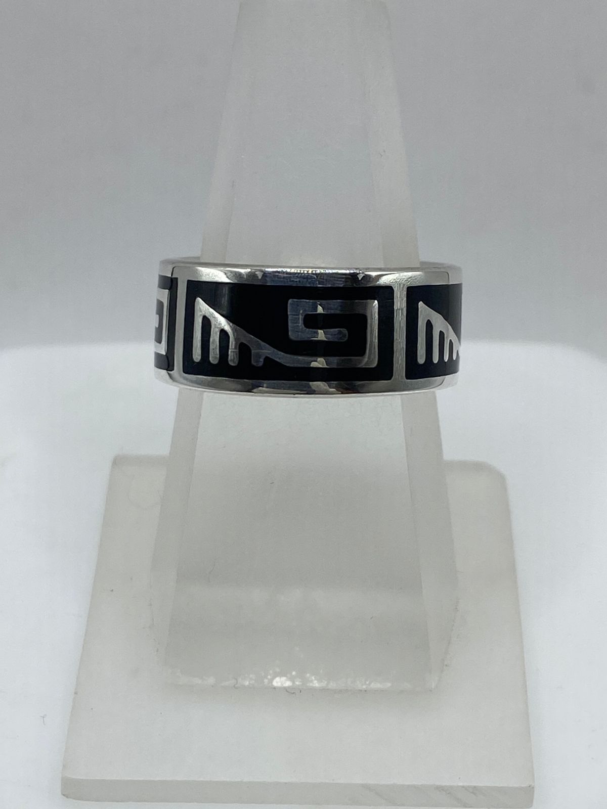 Anillo Artesanal de Plata .925 con Ónix Negro y Greca Minimalista