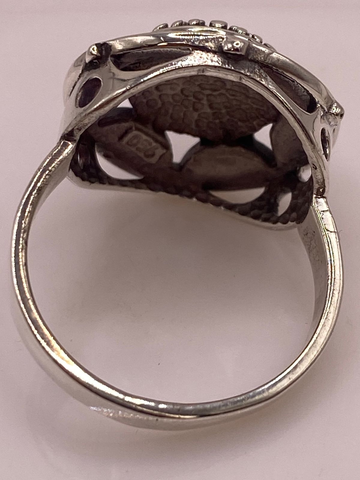 Anillo Artístico Circular con Ópalo de Fuego en Plata .950