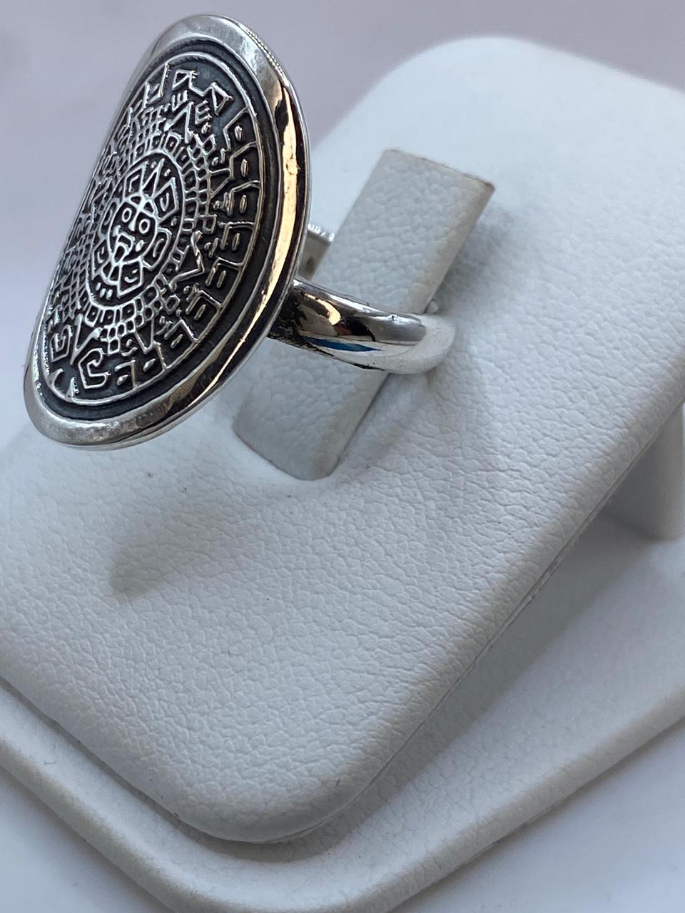Anillo Azteca Calendario Solar en Plata .925 – Diseño Prehispánico Ovalado