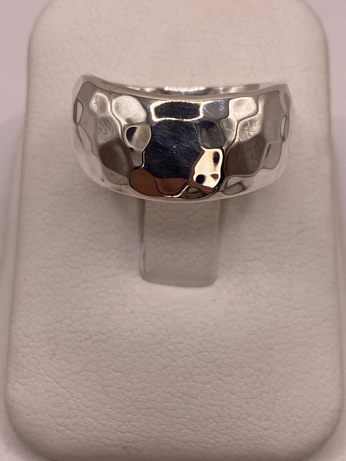 Anillo Banda Ancha Martillado en Plata .925