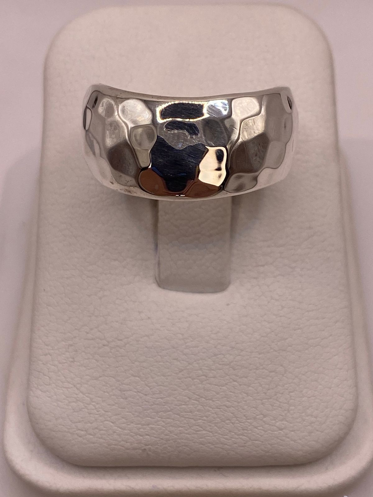 Anillo Banda Ancha Martillado en Plata .925