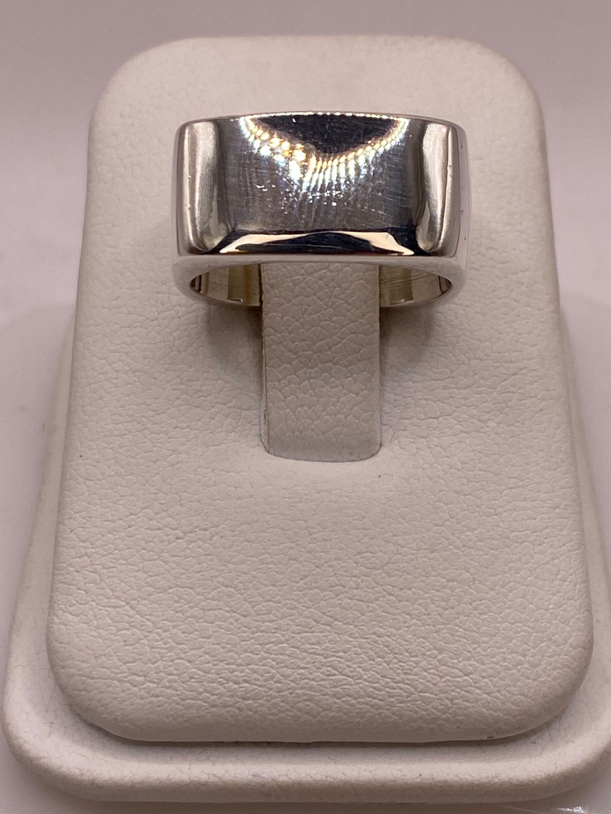 Anillo Banda Ancha de Plata Ley .925 con Forma Cuadrada