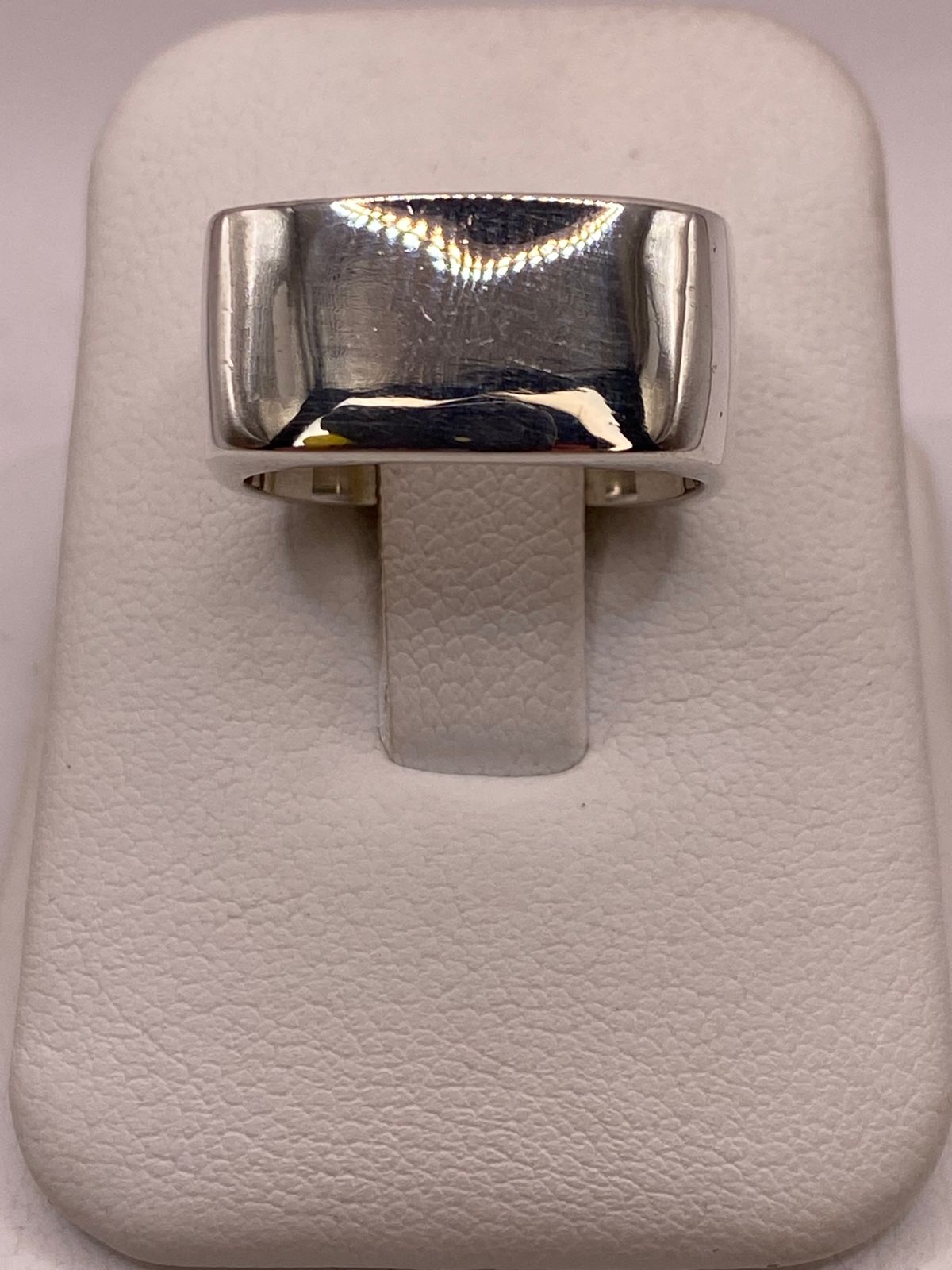 Anillo Banda Ancha de Plata Ley .925 con Forma Cuadrada