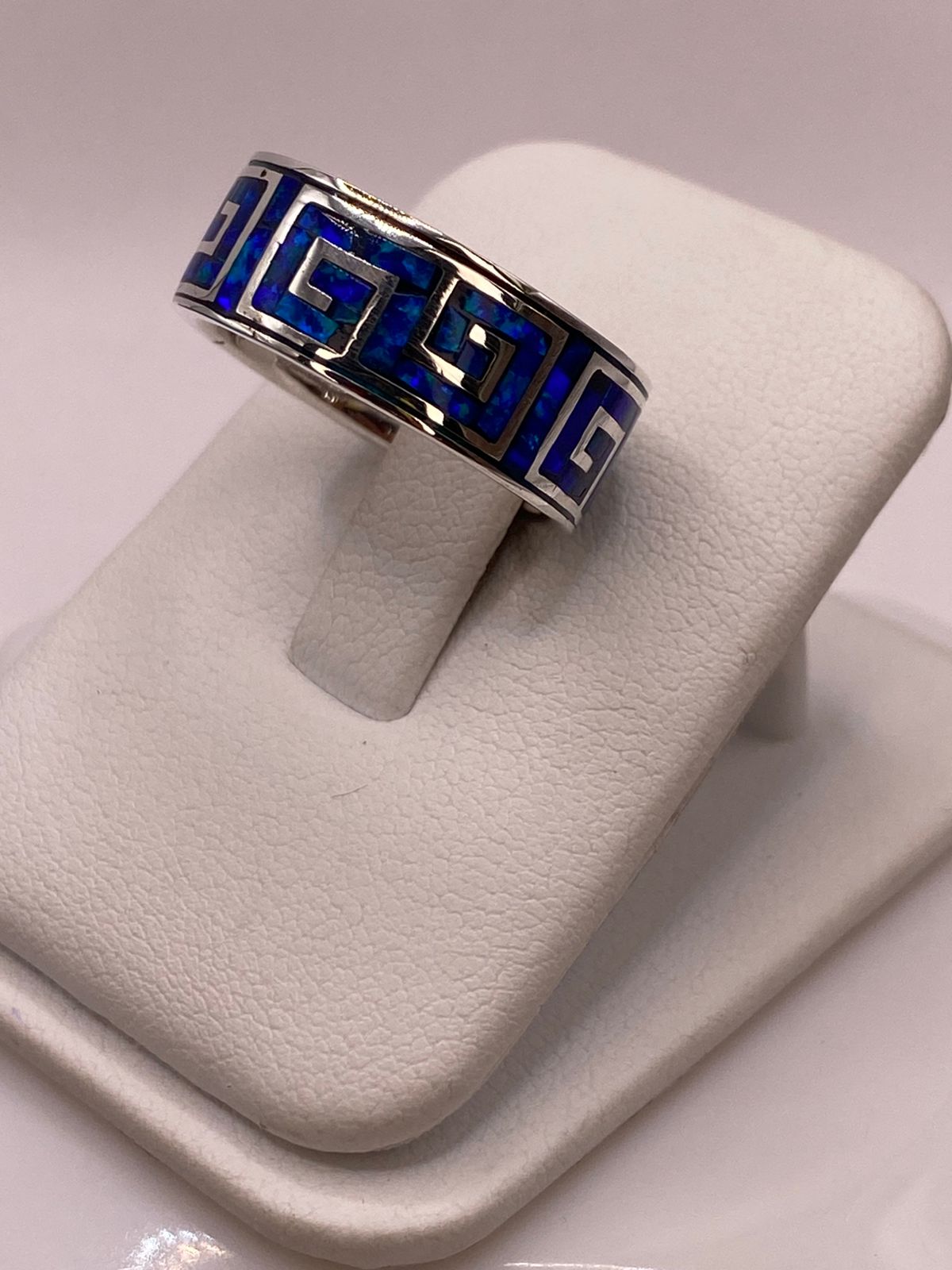 Anillo Banda Plata Ley 950 con Ópalo de Fuego Azul‑verde Diseño Geométrico