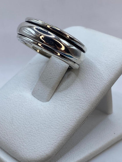 Anillo Banda Giratoria en Plata .925 Diseño Clásico Contemporáneo, vista de detalle