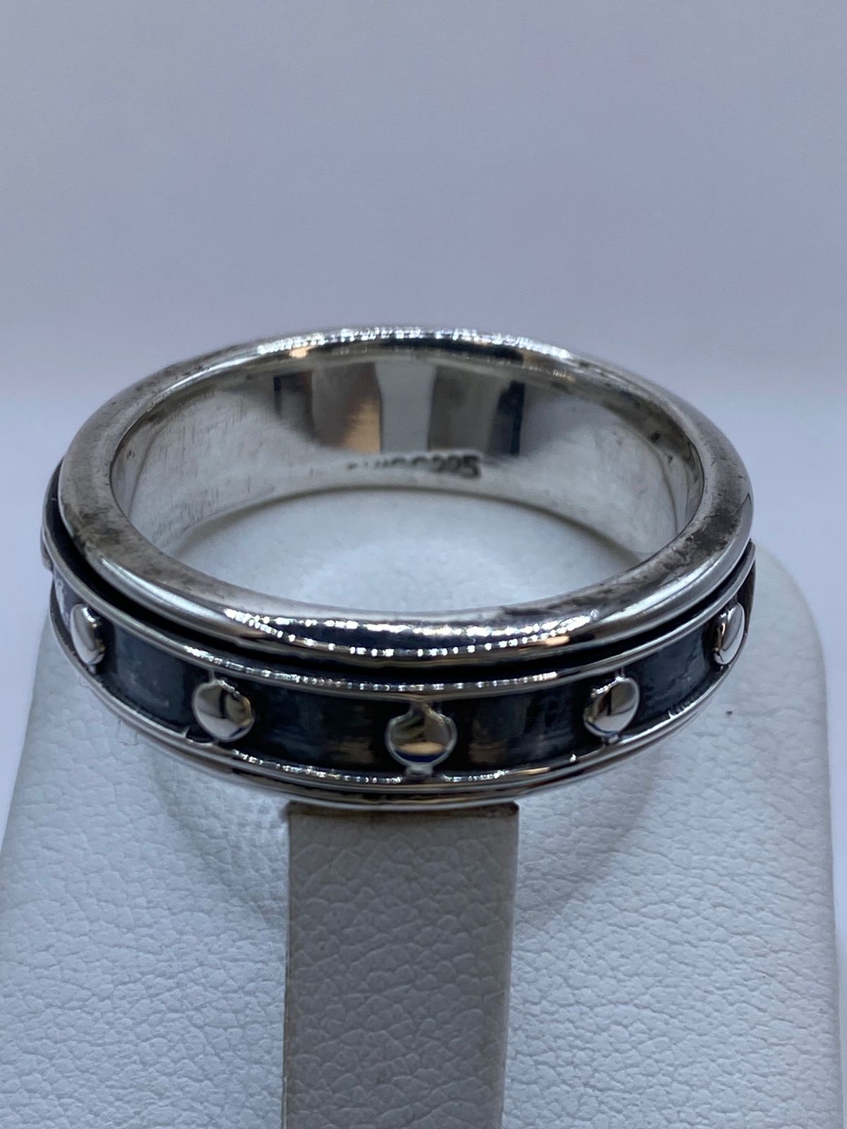 Anillo Banda Industrial con Remaches en Plata .925