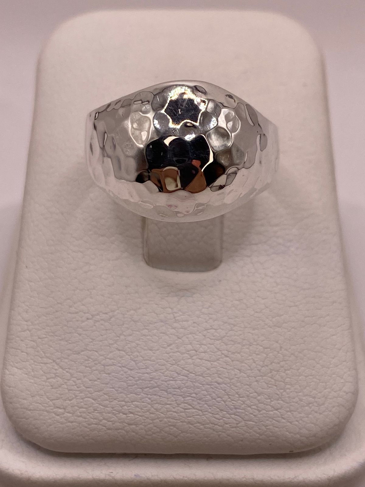 Anillo Bombeado Martillado de Plata Ley .925