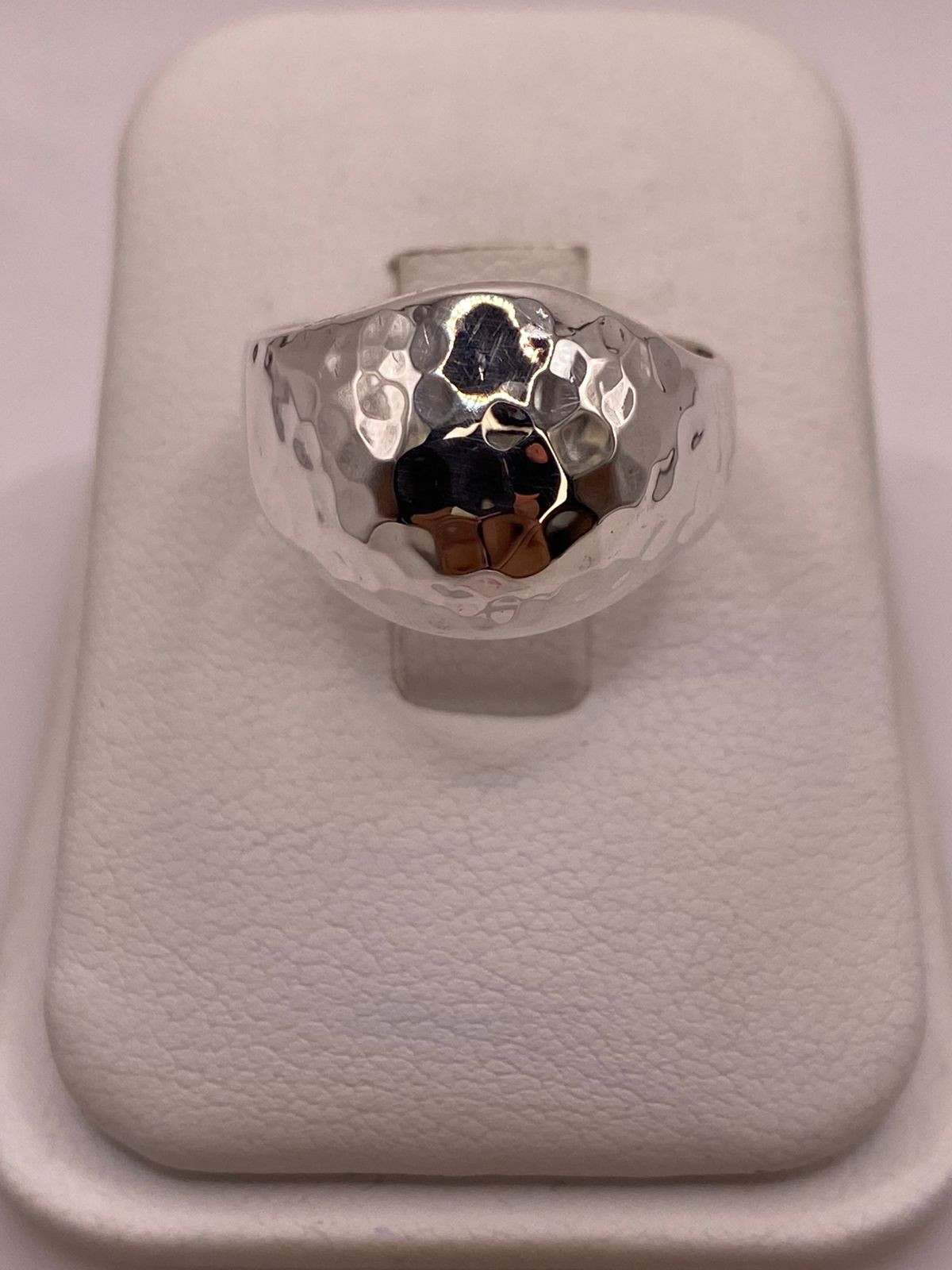 Anillo Bombeado Martillado de Plata Ley .925