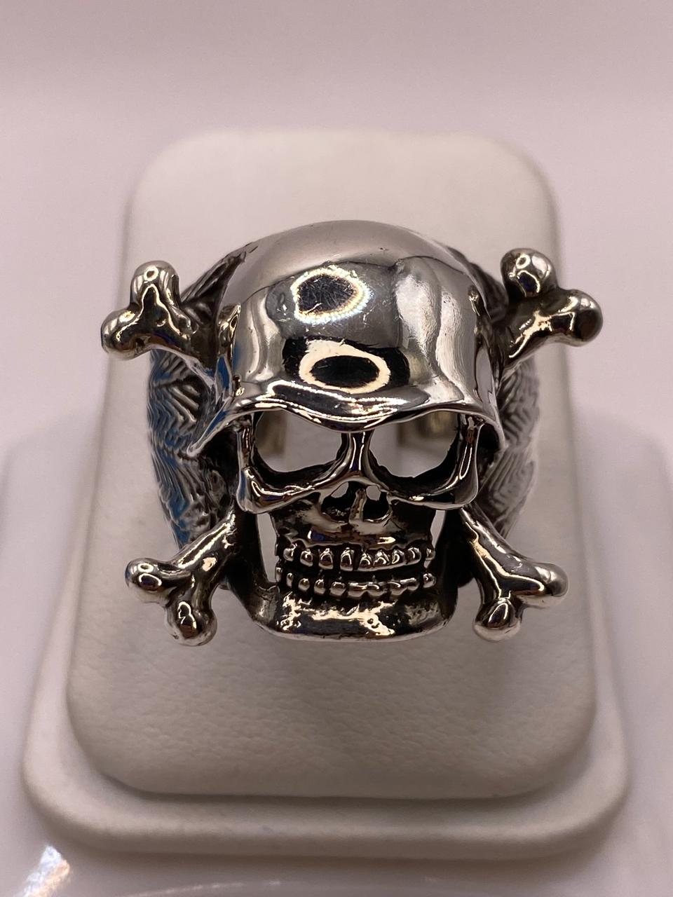 Anillo de Calavera con Casco y Huesos Cruzados en Plata .925