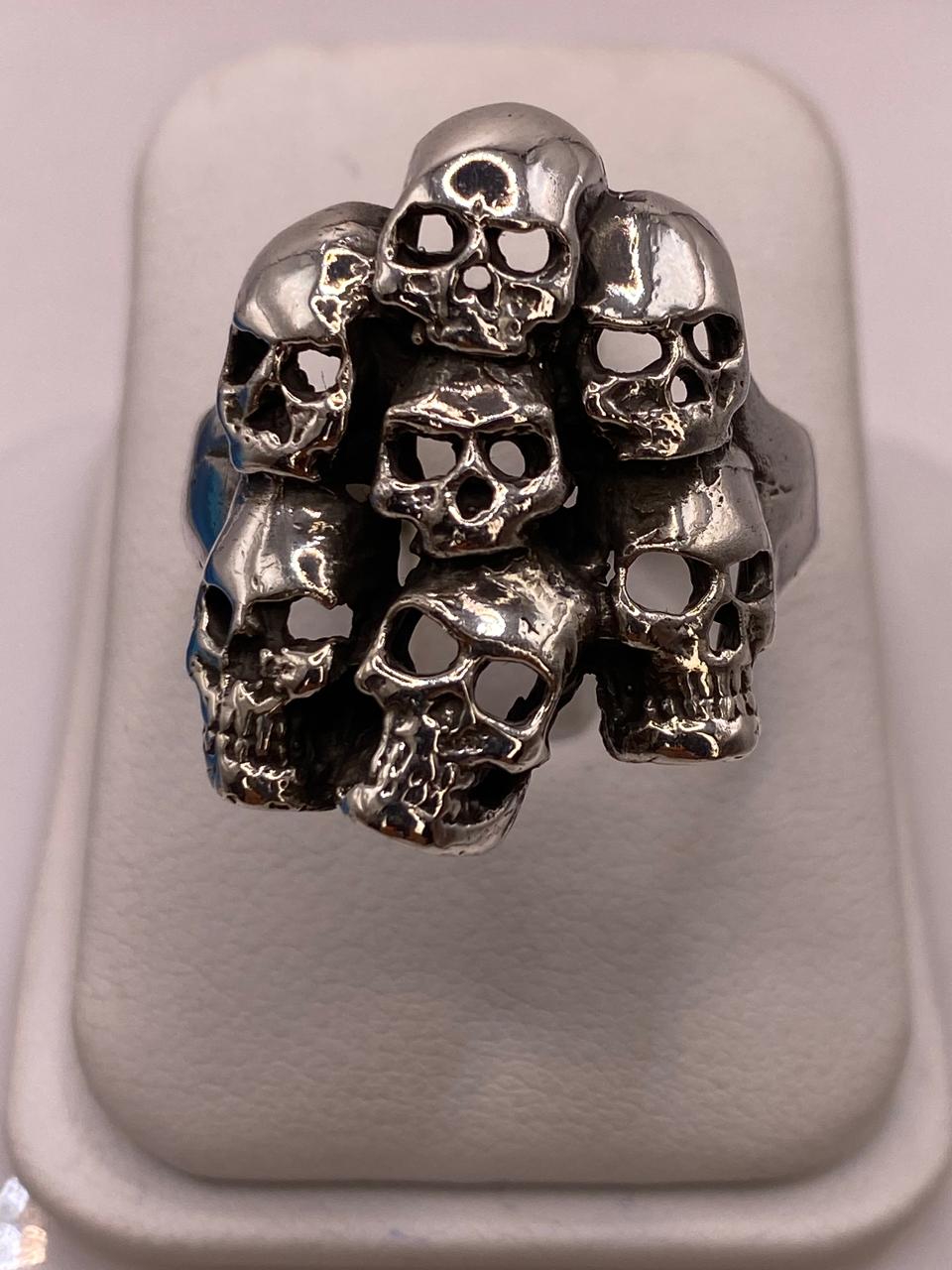 Anillo de Calaveras Apiladas en Plata .925