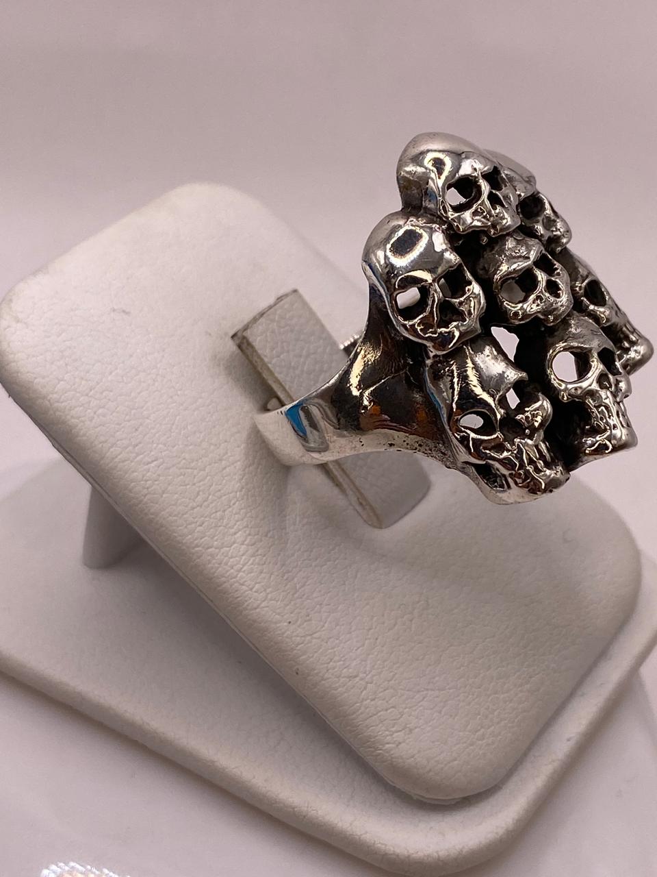 Anillo de Calaveras Apiladas en Plata .925