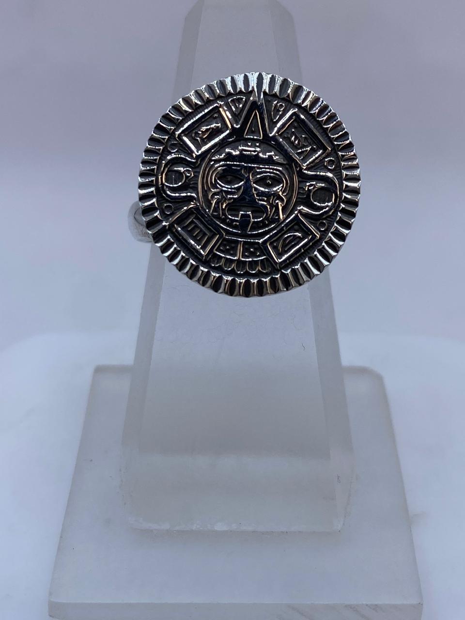 🌞 Anillo Calendario Azteca Ajustable en Plata .925 – Diseño Redondo Prehispánico — vista lateral