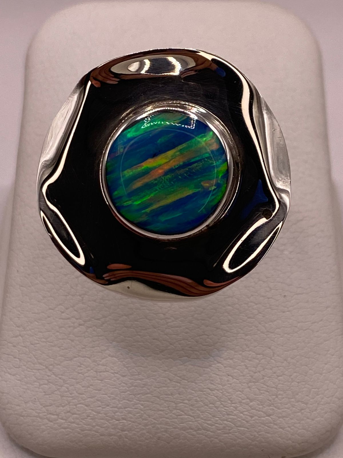 Anillo Contemporáneo Ajustable con Ópalo de Fuego en Plata .925