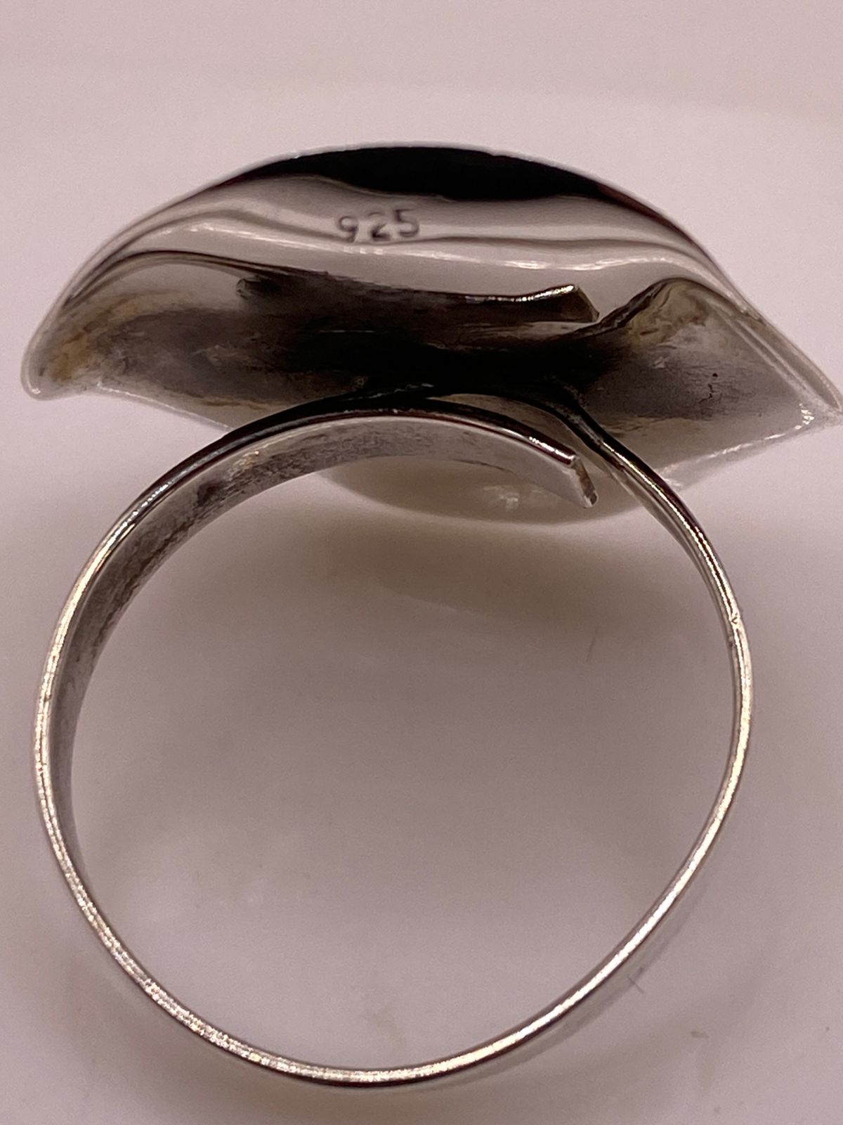 Anillo Contemporáneo Ajustable con Ópalo de Fuego en Plata .925