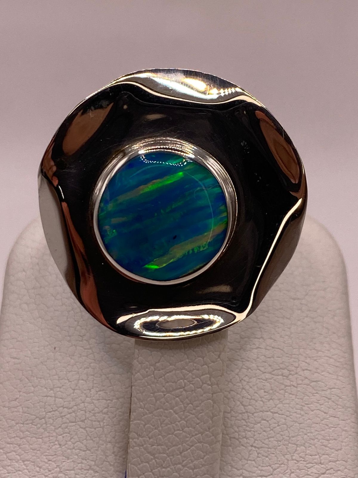 Anillo Contemporáneo Ajustable con Ópalo de Fuego en Plata .925